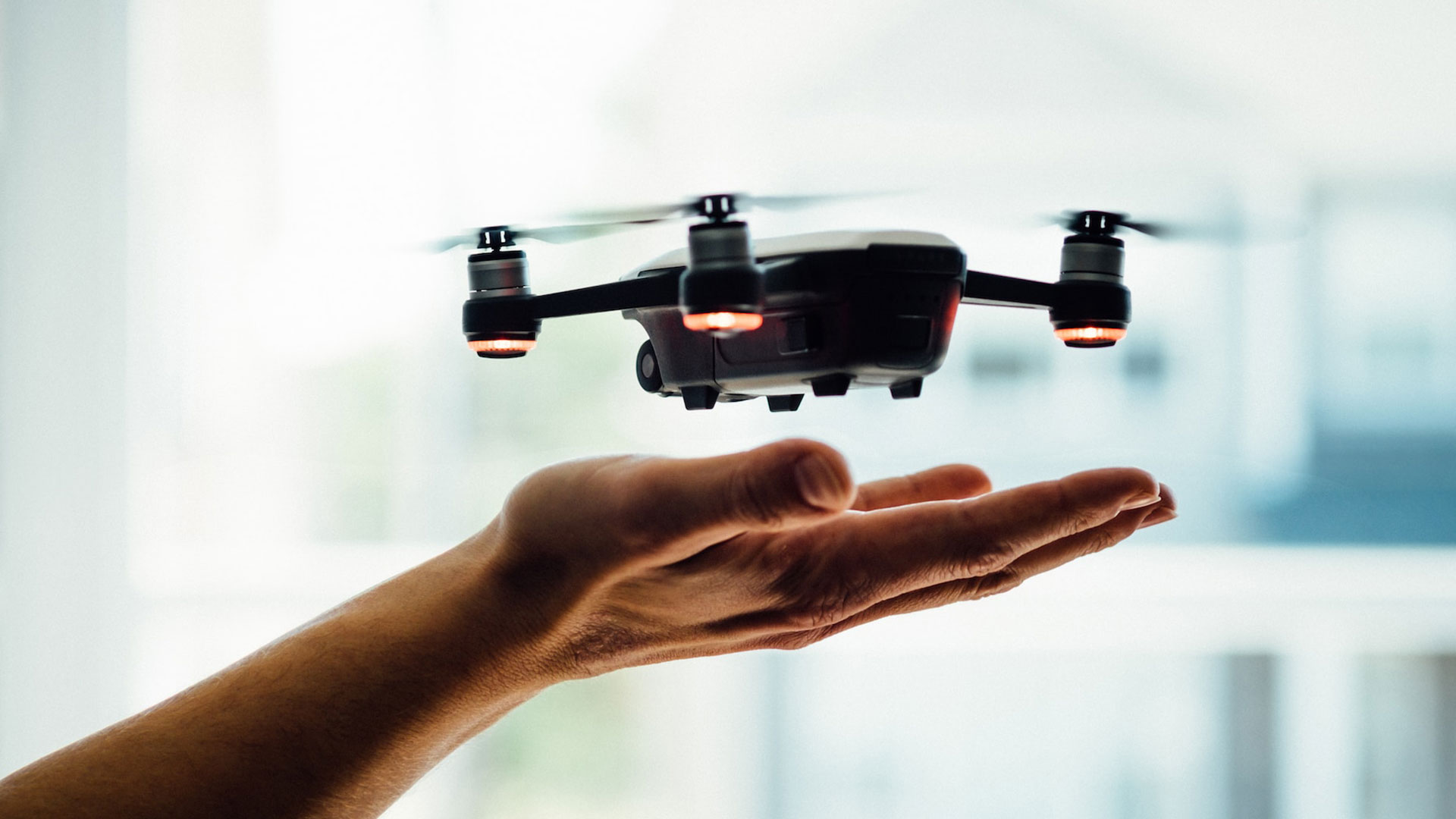 Drohnenlieferungen im Onlinehandel: Die Zukunft der Paketzustellung
